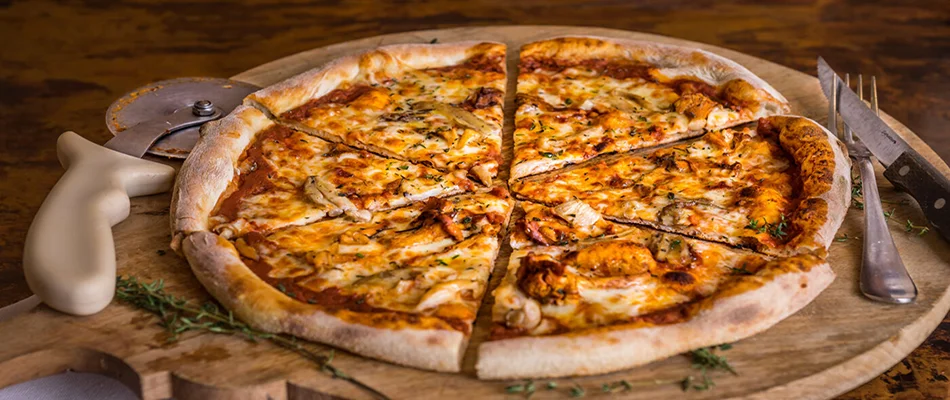 Peterborough Tourism - Enjoy a delicious pizza at Wildwood